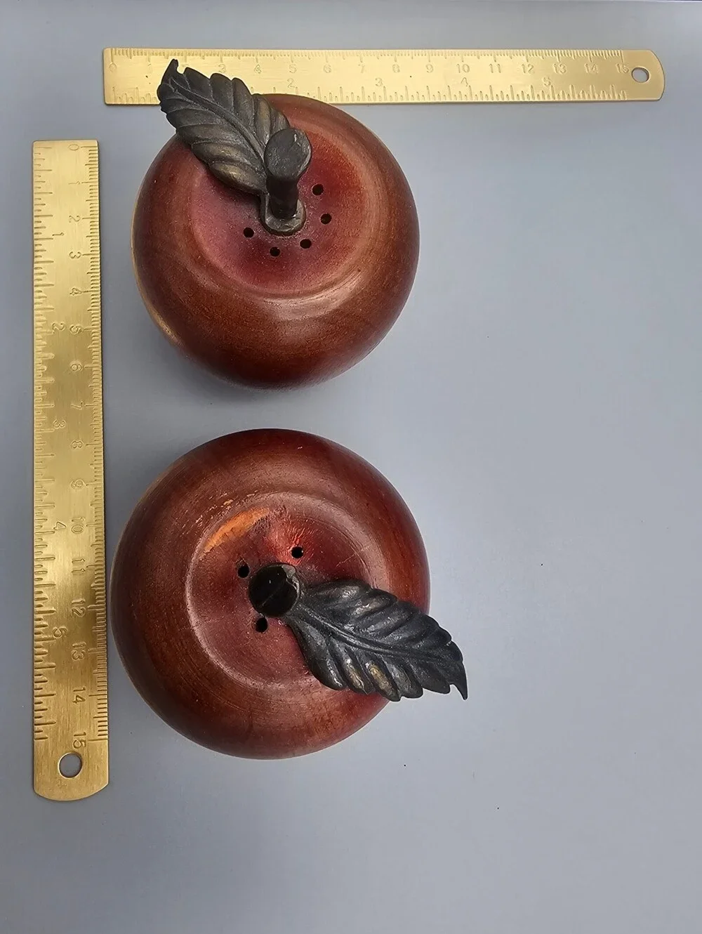 La Price Taiwan Imported Wooden Apple Salt and Pepper Shakers with Metal Leaf St
